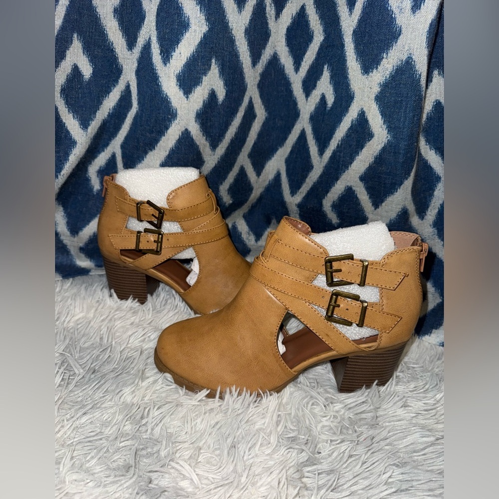 NEW Soda Tan Heeled Booties Size 10